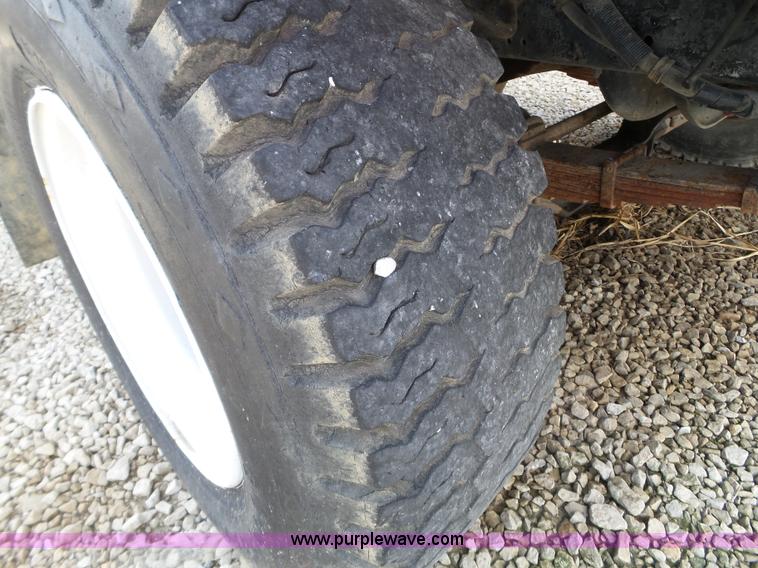 image for item L5016 1991 International 4900 self-propelled sprayer