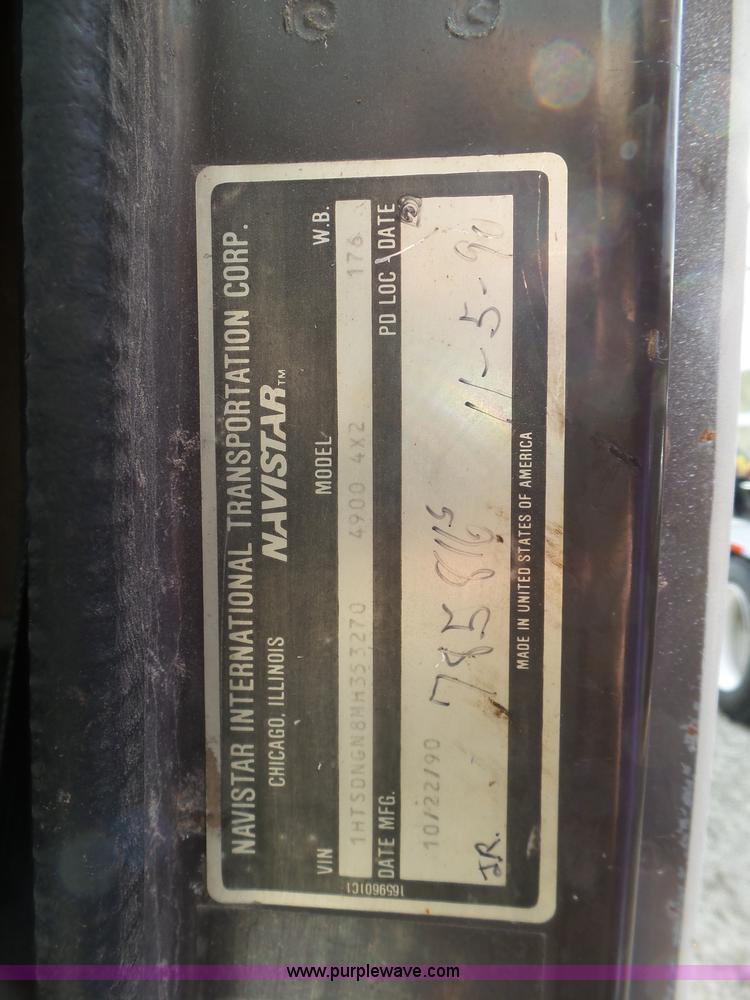 image for item L5016 1991 International 4900 self-propelled sprayer