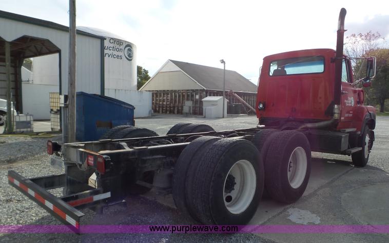 image for item L5017 1990 Ford F9000 truck cab and chassis