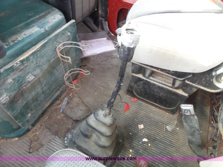 image for item L5017 1990 Ford F9000 truck cab and chassis