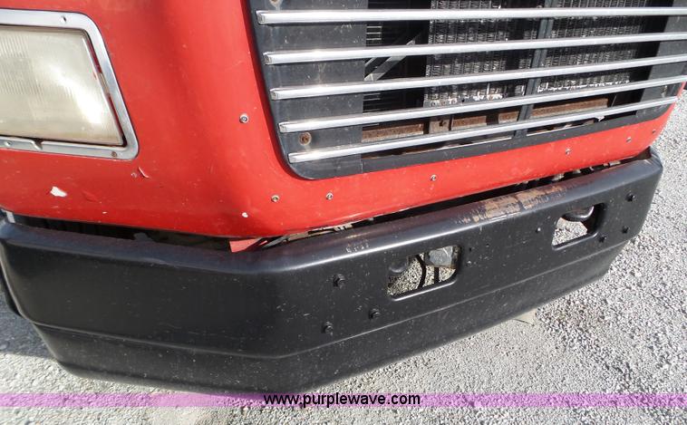 image for item L5017 1990 Ford F9000 truck cab and chassis