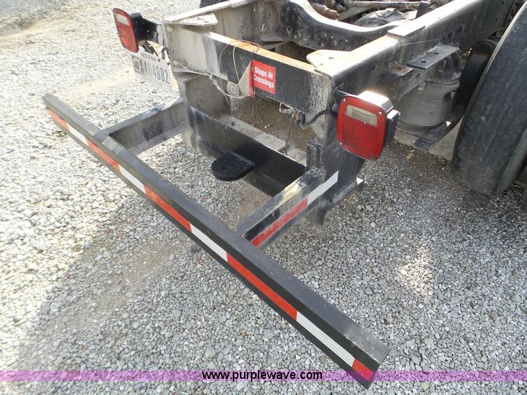 image for item L5017 1990 Ford F9000 truck cab and chassis