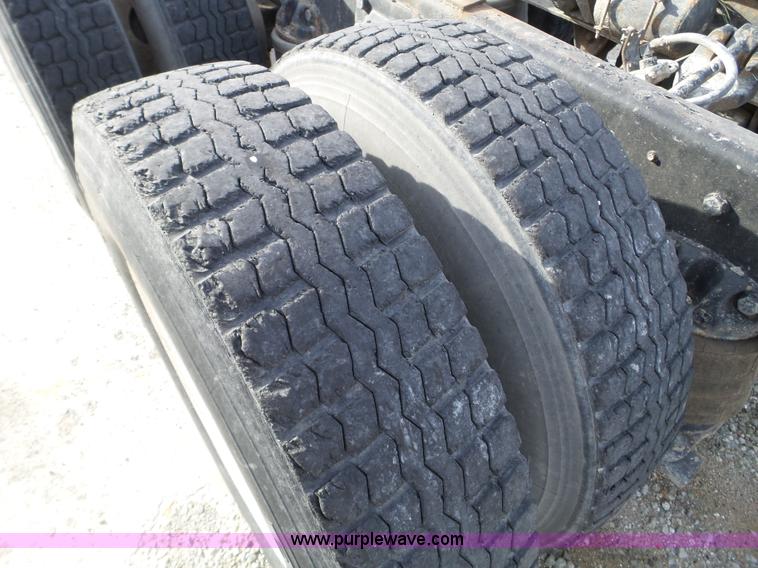 image for item L5017 1990 Ford F9000 truck cab and chassis