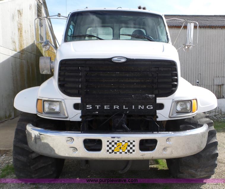 image for item L5019 2001 Sterling L8500 applicator truck