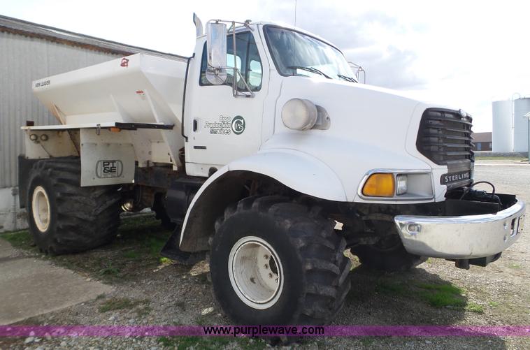 image for item L5019 2001 Sterling L8500 applicator truck