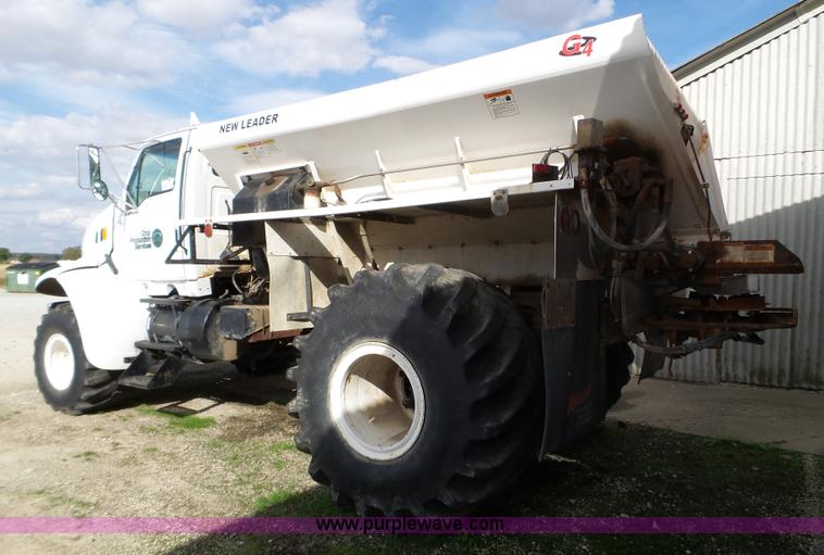 image for item L5019 2001 Sterling L8500 applicator truck