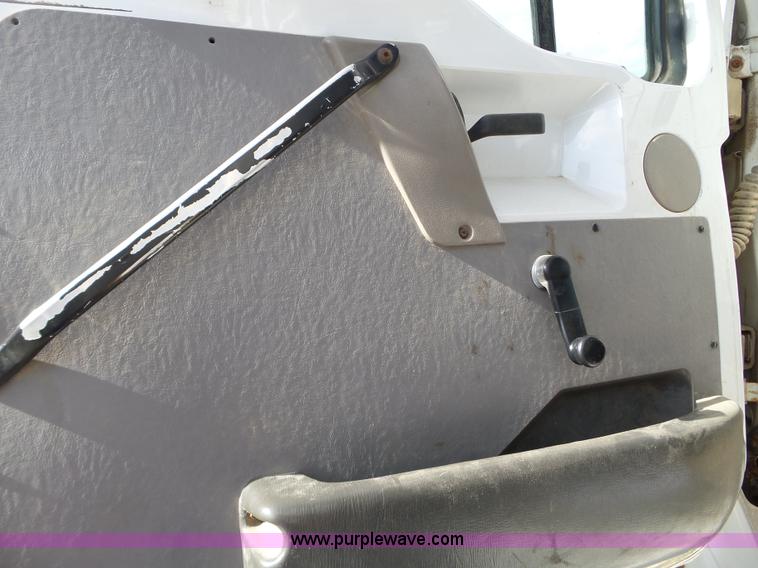 image for item L5019 2001 Sterling L8500 applicator truck