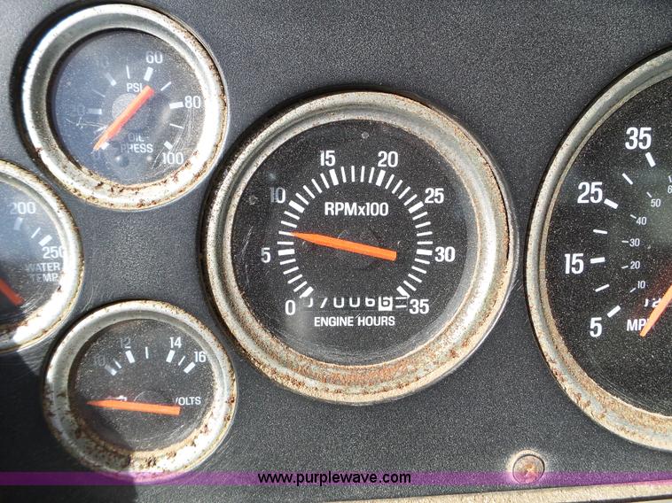 image for item L5019 2001 Sterling L8500 applicator truck