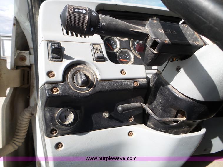 image for item L5019 2001 Sterling L8500 applicator truck