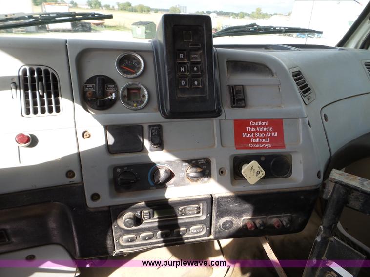 image for item L5019 2001 Sterling L8500 applicator truck