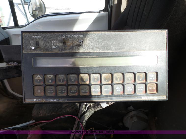 image for item L5019 2001 Sterling L8500 applicator truck