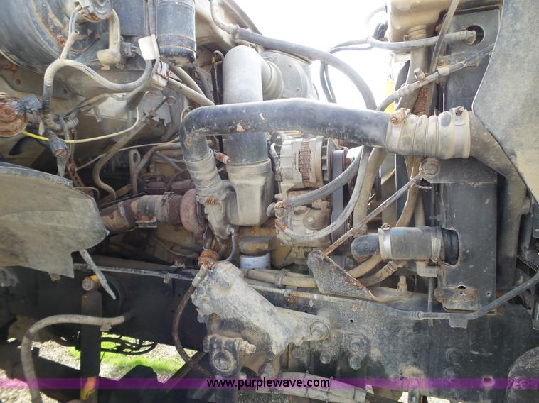 image for item L5019 2001 Sterling L8500 applicator truck