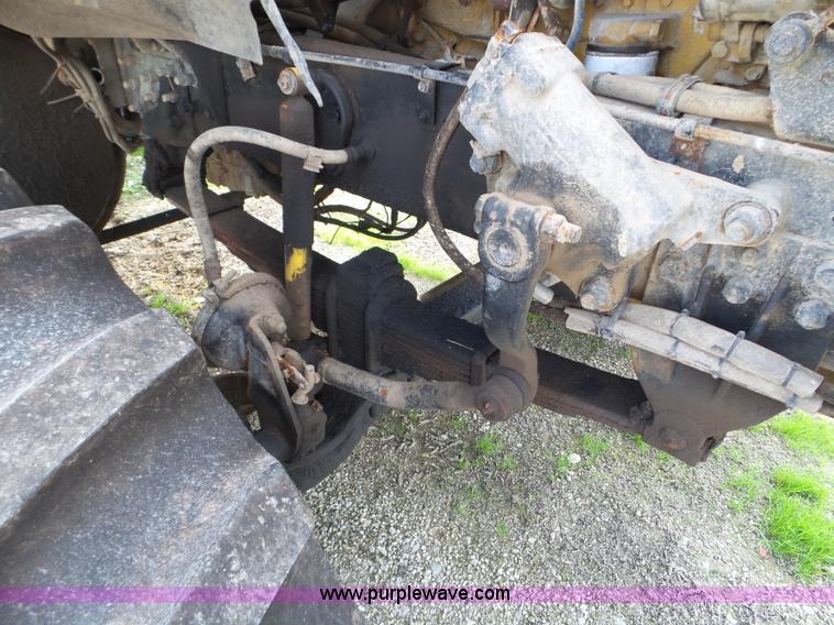 image for item L5019 2001 Sterling L8500 applicator truck