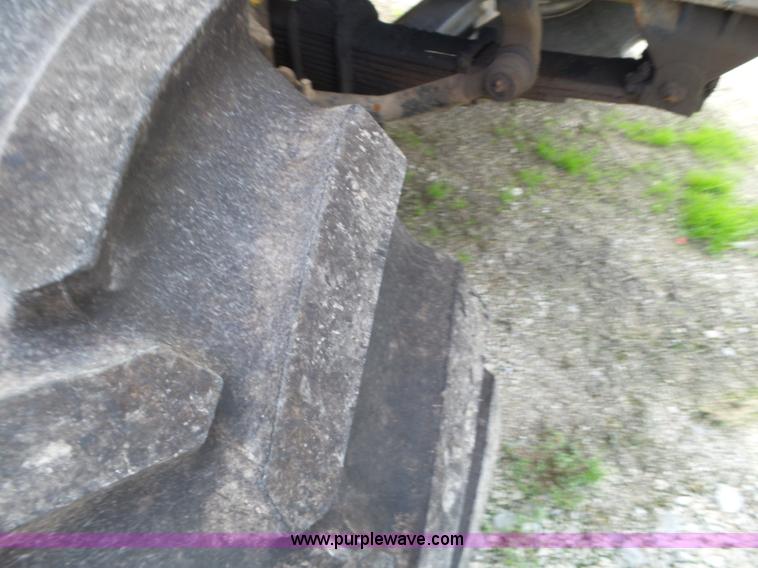 image for item L5019 2001 Sterling L8500 applicator truck