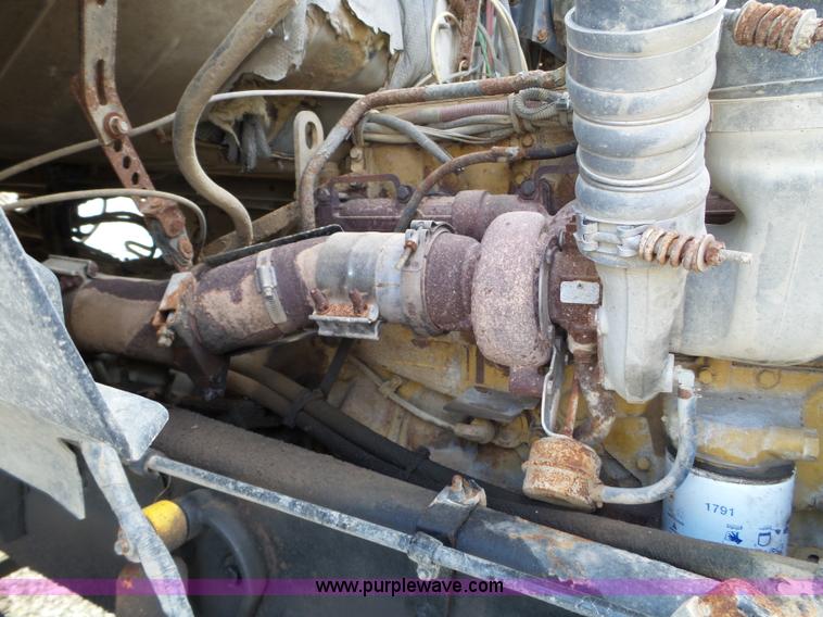 image for item L5019 2001 Sterling L8500 applicator truck