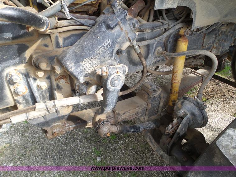 image for item L5019 2001 Sterling L8500 applicator truck