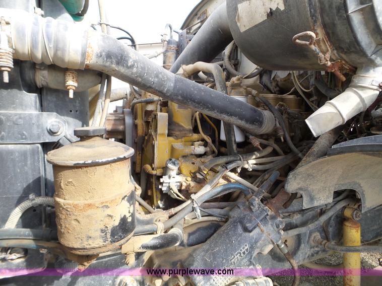 image for item L5019 2001 Sterling L8500 applicator truck