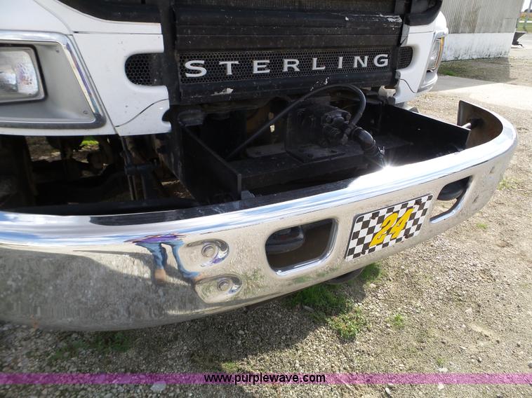 image for item L5019 2001 Sterling L8500 applicator truck