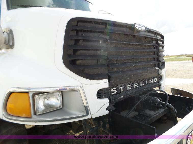 image for item L5019 2001 Sterling L8500 applicator truck