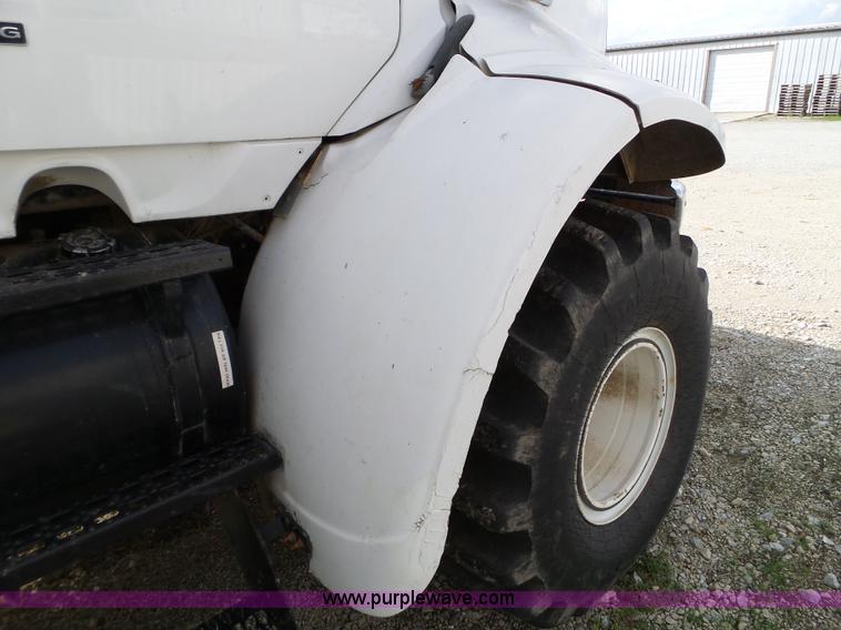 image for item L5019 2001 Sterling L8500 applicator truck