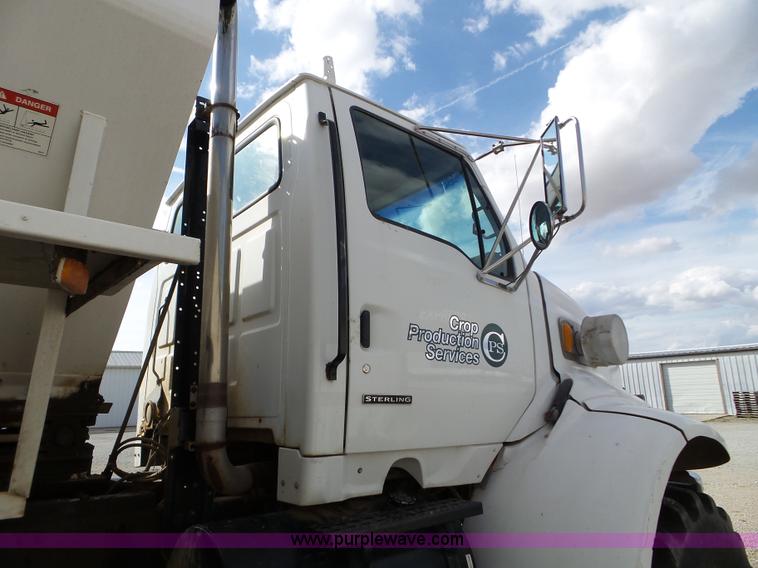 image for item L5019 2001 Sterling L8500 applicator truck