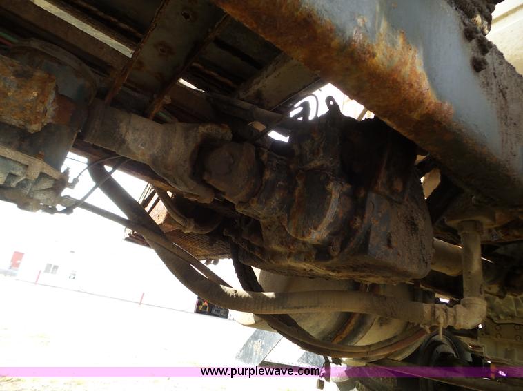 image for item L5019 2001 Sterling L8500 applicator truck