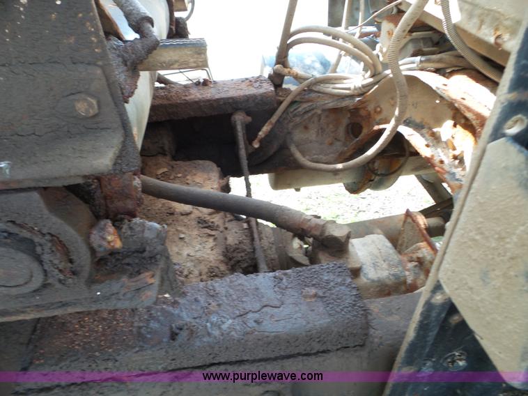 image for item L5019 2001 Sterling L8500 applicator truck