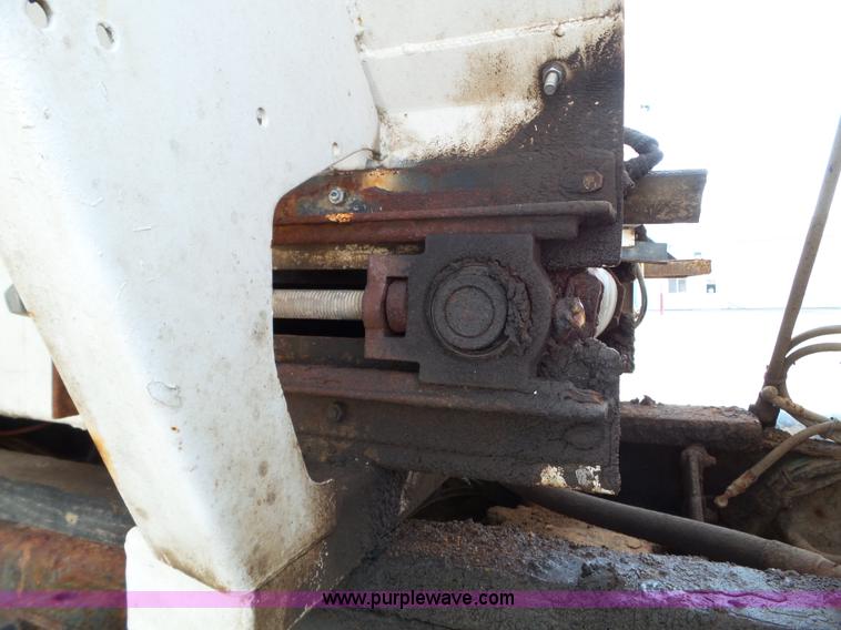 image for item L5019 2001 Sterling L8500 applicator truck