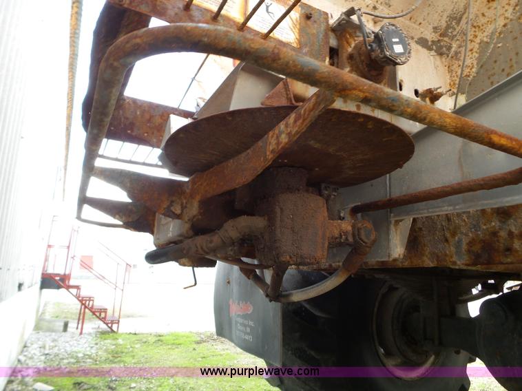 image for item L5019 2001 Sterling L8500 applicator truck