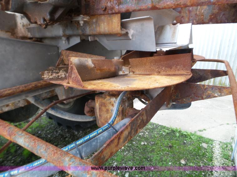 image for item L5019 2001 Sterling L8500 applicator truck