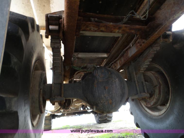 image for item L5019 2001 Sterling L8500 applicator truck