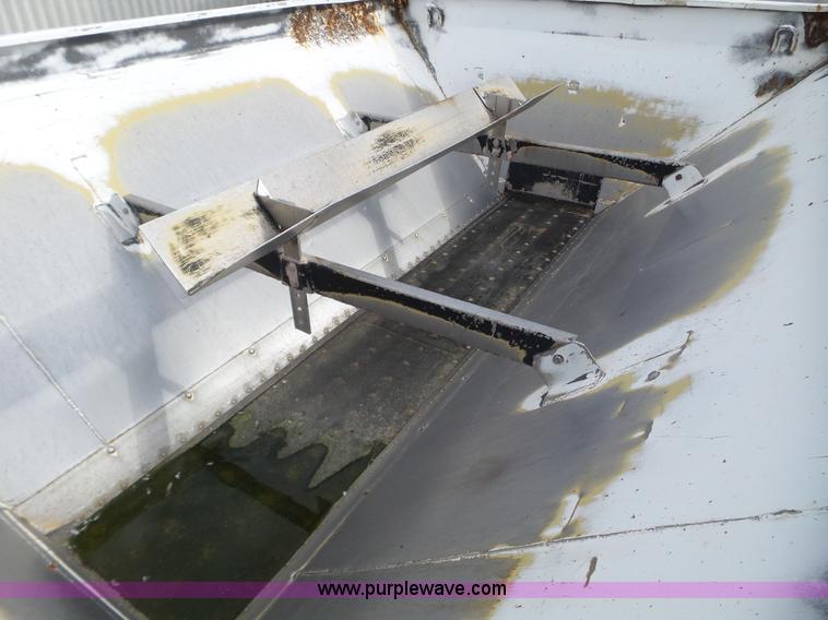 image for item L5019 2001 Sterling L8500 applicator truck