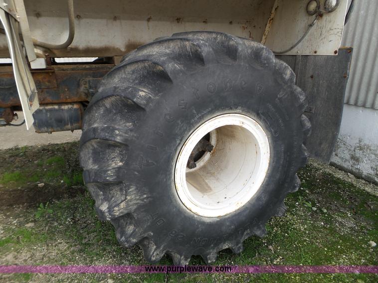 image for item L5019 2001 Sterling L8500 applicator truck