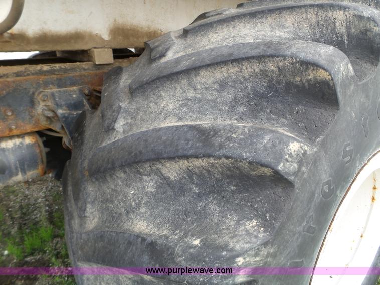 image for item L5019 2001 Sterling L8500 applicator truck