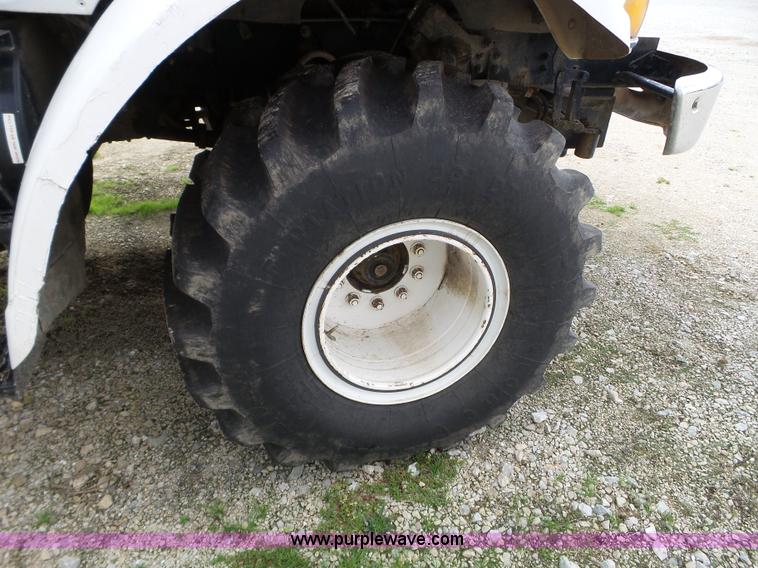 image for item L5019 2001 Sterling L8500 applicator truck