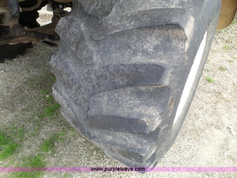 image for item L5019 2001 Sterling L8500 applicator truck