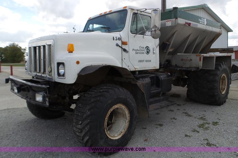 image for item L5021 1998 International 2554 applicator truck