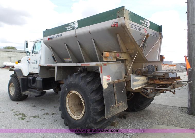 image for item L5021 1998 International 2554 applicator truck