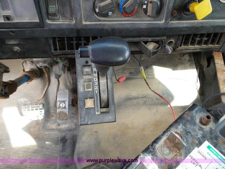 image for item L5021 1998 International 2554 applicator truck