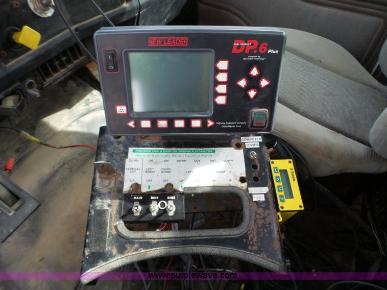 image for item L5021 1998 International 2554 applicator truck