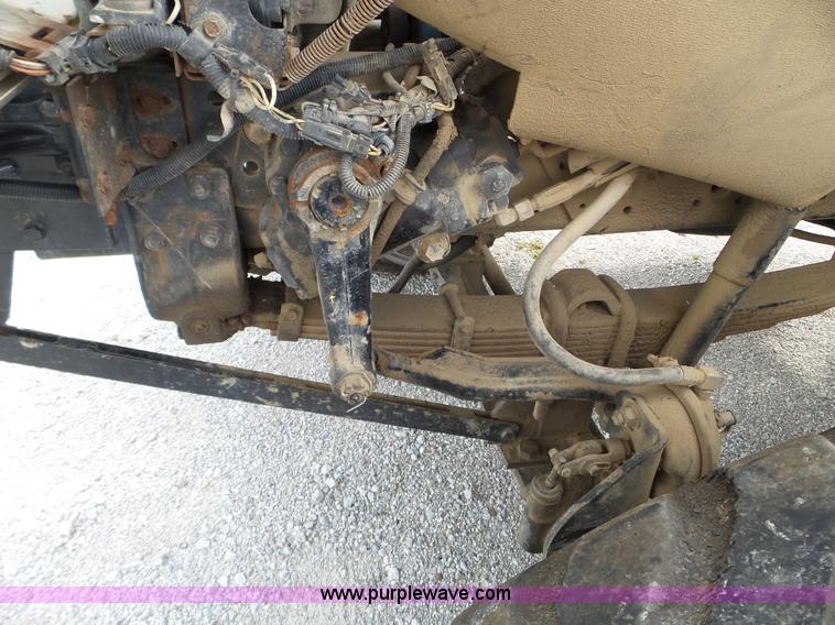 image for item L5021 1998 International 2554 applicator truck