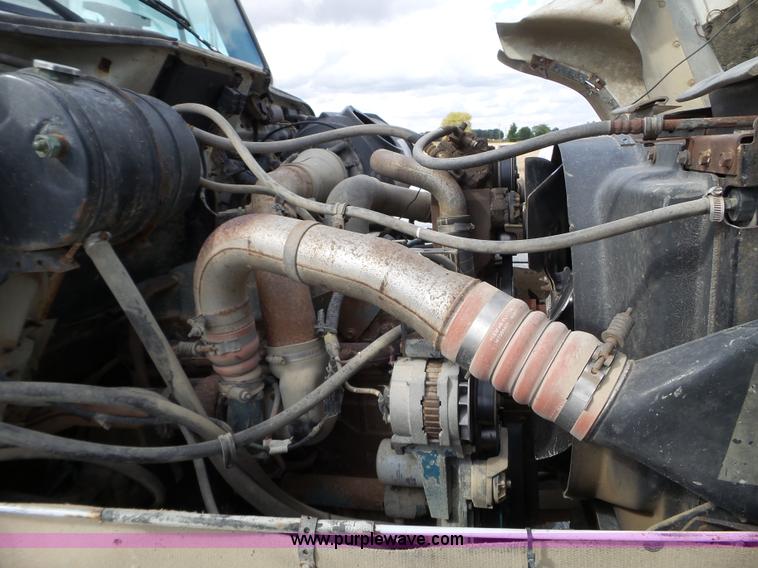 image for item L5021 1998 International 2554 applicator truck