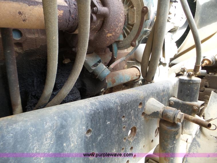 image for item L5021 1998 International 2554 applicator truck