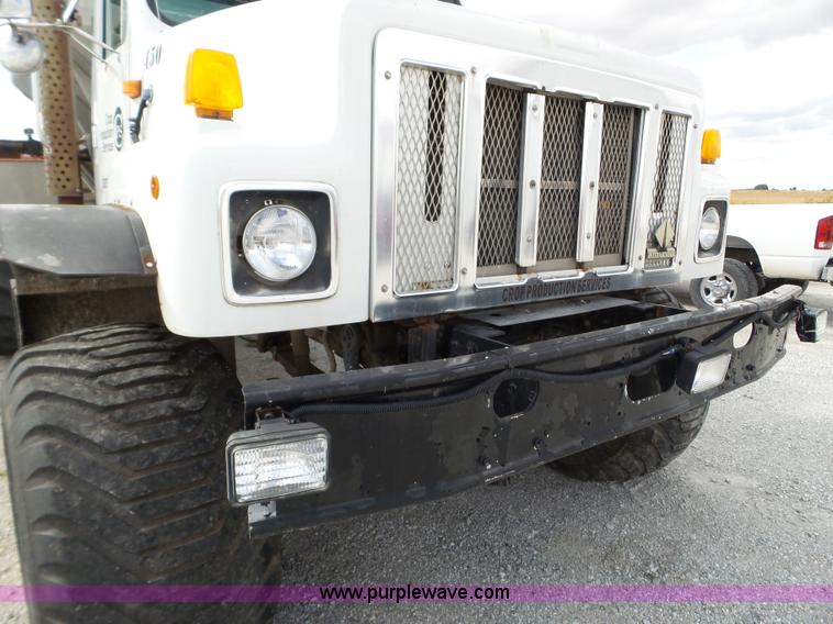 image for item L5021 1998 International 2554 applicator truck