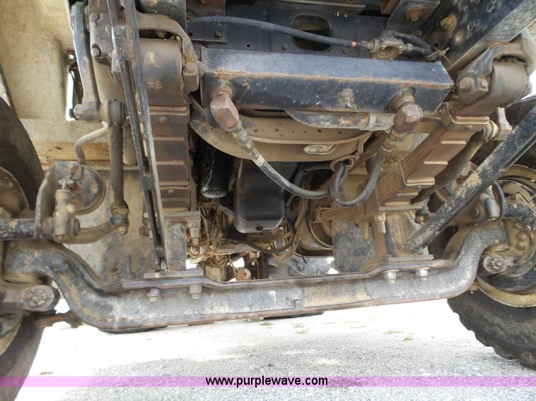 image for item L5021 1998 International 2554 applicator truck