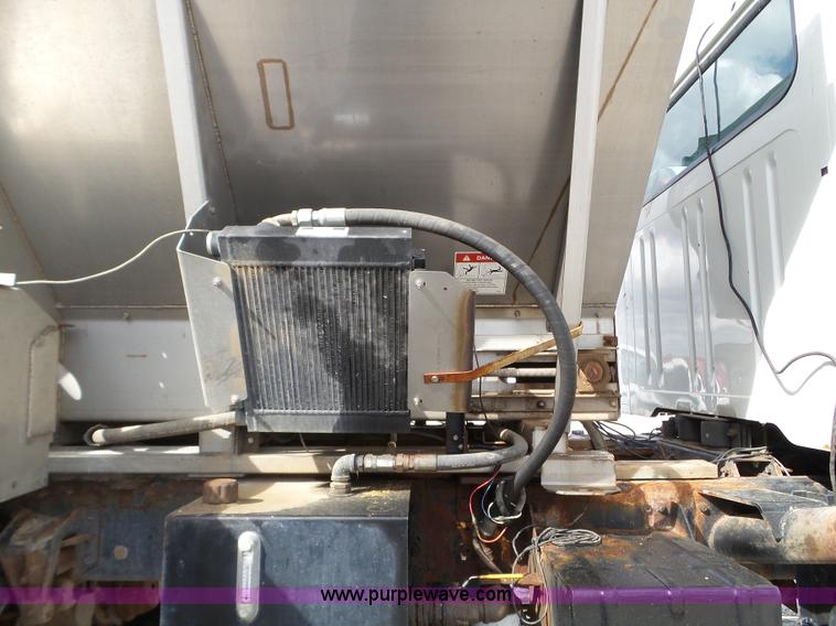 image for item L5021 1998 International 2554 applicator truck