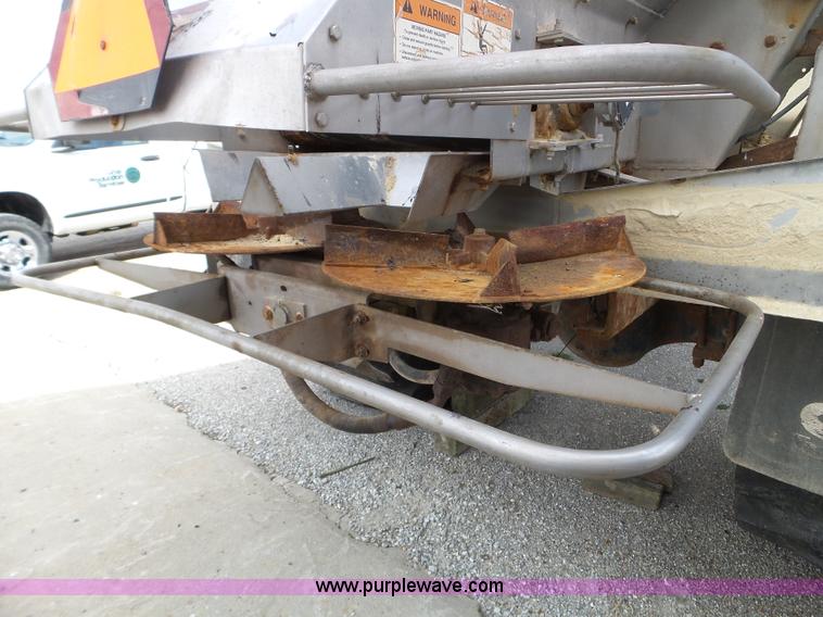 image for item L5021 1998 International 2554 applicator truck