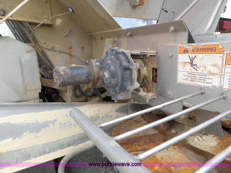 image for item L5021 1998 International 2554 applicator truck