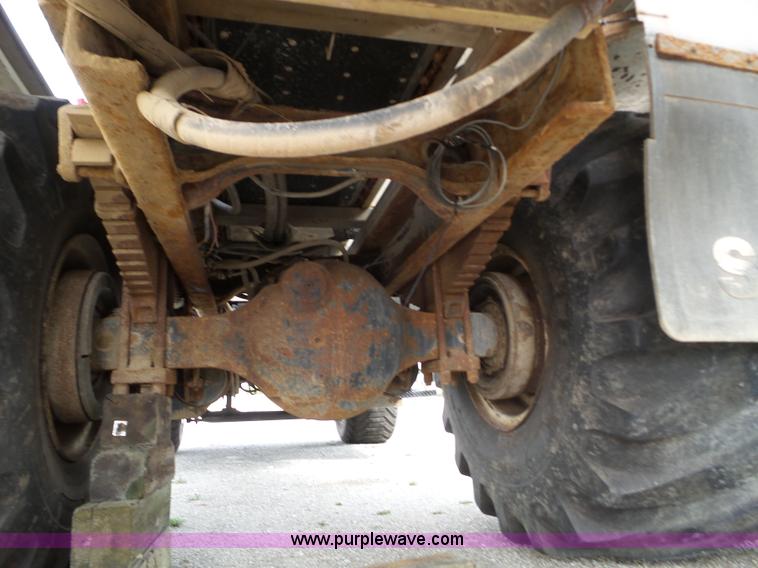 image for item L5021 1998 International 2554 applicator truck