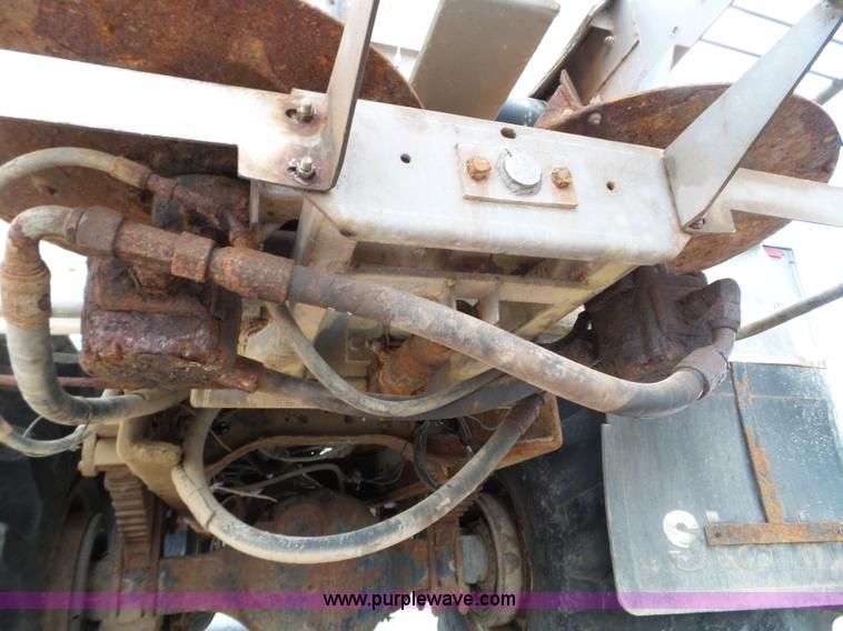 image for item L5021 1998 International 2554 applicator truck